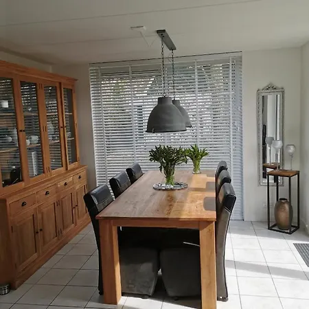 Aan De Kust Semesterbostad *