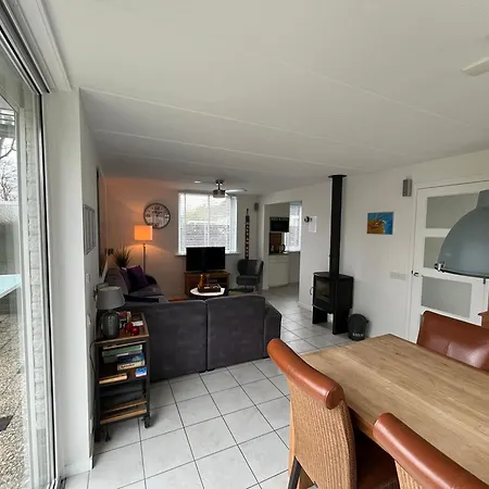 Aan De Kust Holiday home *